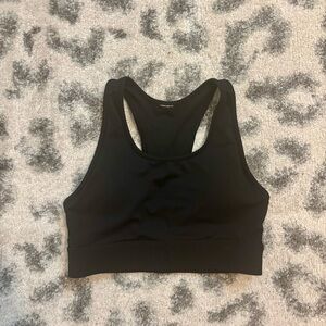 • black sports bra •